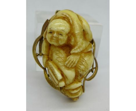 A 14ct gold mounted netsuke, brooch or pendant