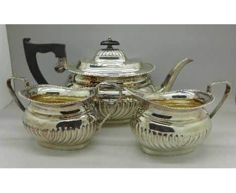 Three piece silver tea service by Viners, Sheffield 1964, 1171.5g