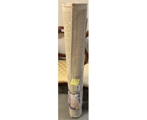A white / light brown floral pattern 68 x 47"