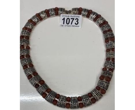 An Amber coloureds necklace set in white metal vintage