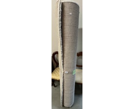 A white / light grey rug 92 x 63"