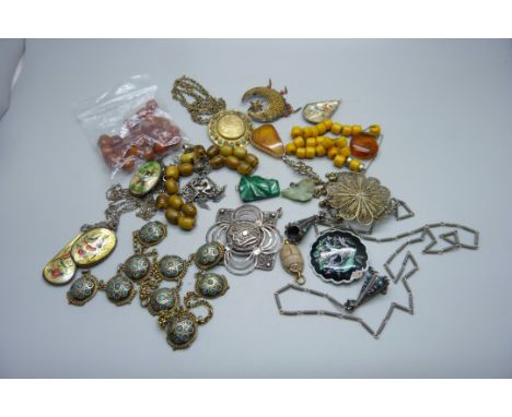 Vintage jewellery including amber, bakelite and prayer beads 