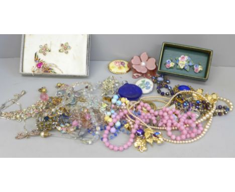 A collection of vintage costume jewellery 