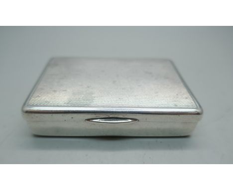 A silver snuff box, Birmingham 1947, 79g, 7.5cm wide 