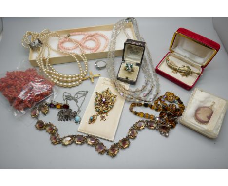 Vintage jewellery 