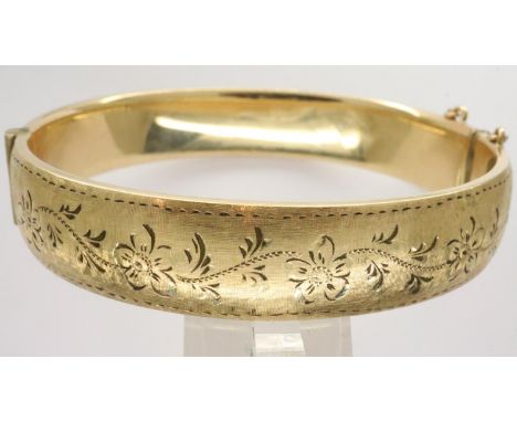 1/5th 9ct rolled gold bangle with safety chain, L: 70 mm, 23.0g. UK P&amp;P Group 1 (£16+VAT for the first lot and £2+VAT for