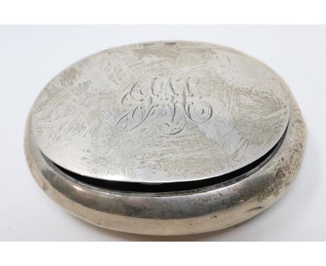 Hallmarked silver snuff box, L: 85mm, 59g. UK P&amp;P Group 1 (£16+VAT for the first lot and £2+VAT for subsequent lots) 