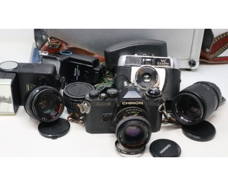 Chinon and Halina camera sets. UK P&P Group 3 (£30+VAT for the first lot and £8+VAT for subsequent lots) 
