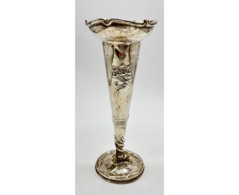 Art Nouveau fluted vase, William Hutton & Sons Ltd, London 1902Weight - 157g