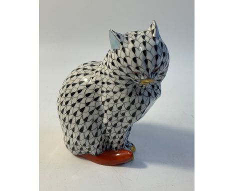 Herend Hungary porcelain hand painted 'Sitting Cat' 5383/VHN