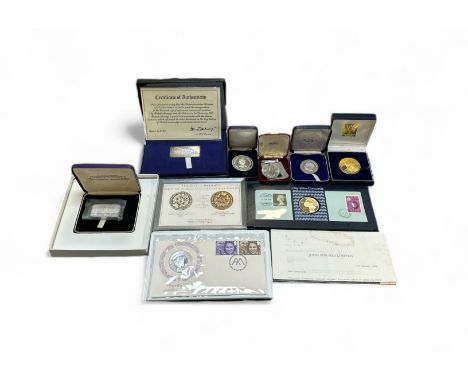 Commemorative medallion collection with boxed silver proof FDC 1977 Silver Jubilee medal, 1972 Edward Duke of Windsor, Concor