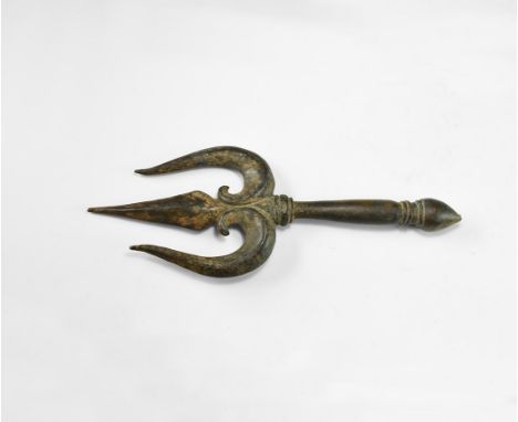 19th century AD. A bronze trishula with median lozenge-section spike and two flanking curved spikes, ribbed collar, tapering 