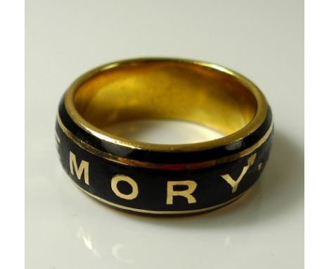 An 18ct gold Victorian mourning ring, enamelled 'In Memory Of', in black relief, size R, 16.3g.