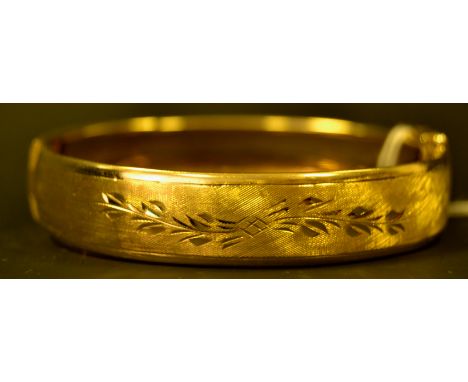An 18ct gold hinged bangle 23.5g