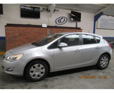 Make &amp; Model: Vauxhall Astra Excl CDTIDate of Reg: DY12 PYBColour: Silvercc: 1686MoT: 27-05-2022Fuel Type: DIESELMileage: