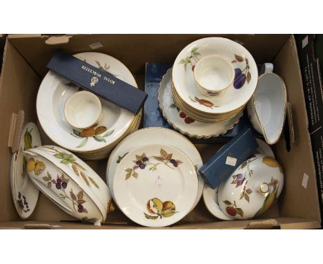 Large collection of Royal Worcester Evesham dinner wares including tureens, tea and coffee sets, bowls, plates etc