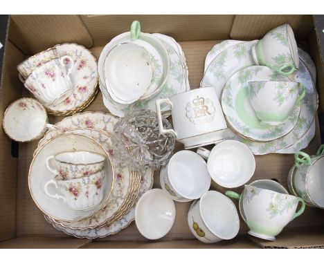 A Grafton china pattern no: 6291 six piece part tea service to include: cups, saucers, 5 extra saucers, milk jug, cake plate,