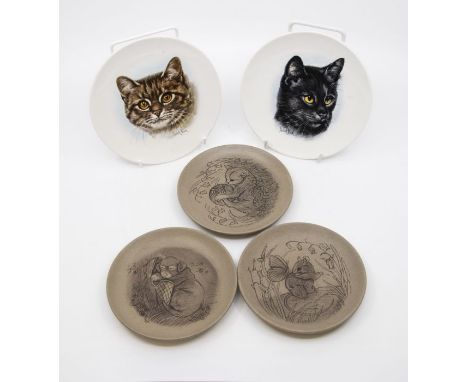 Poole Pottery: 5 Poole Pottery decorative pin dishes depicting animals. Diameter of largest approx 15cm. Marks to the bases.