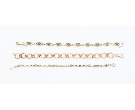 A fancy link 9ct gold bracelet circle shaped links, length approx 18.5cm, weight approx 5gms along with a 9ct gold and jade s