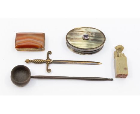 A collection of early 20th century items to include an oval&nbsp;horn snuff box, the top set with an emerald cut amethyst, si