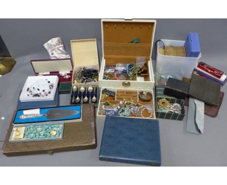 A quantity of vintage and later costume jewellery, Epns flatware, compacts, wristwatches, AA badge, commemorative coins, etc 