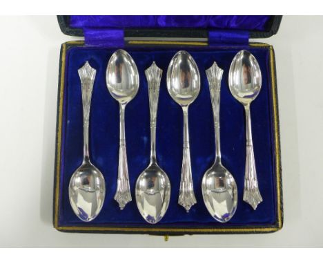 Cased set of six silver teaspoons, Sheffield 1916 (6)