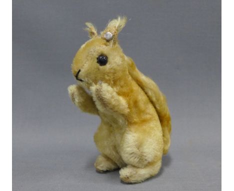 Mid 20th century Steiff squirrel with button in the ear, 14cm 