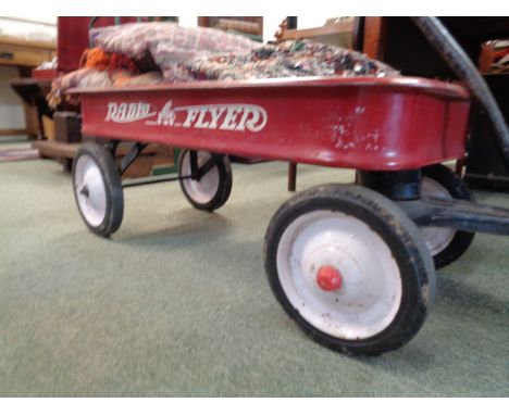 Radio Flyer Vintage Childs Cart in Red and black, Condition - Some wear to paint 