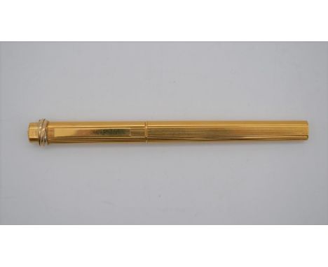 Le Must de Cartier "Trinity" ballpoint pen, gold-plated.  Marked Cartier, Paris plaque Or. 24 grams, gilded. Plain rectangula