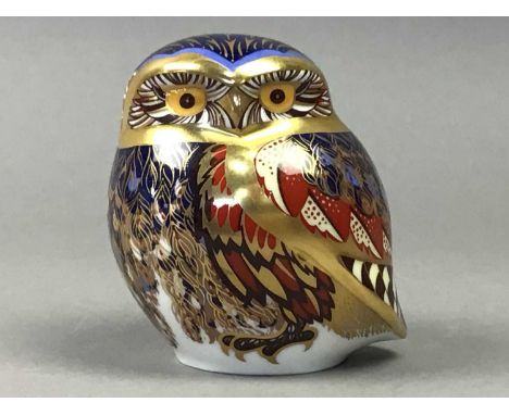 ROYAL CROWN DERBY PAPERWEIGHT,modelled as an owl, gold stopper, 8cm, highcondition is good,Scratches to the side , no other v