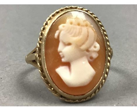 SUITE OF CAMEO JEWELLERY,including ring, pendant and two pairs of earrings