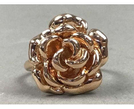 NINE CARAT GOLD ROSE MOTIF RING,size O