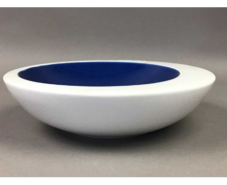 RETRO CERAMIC CIRCULAR BOWL,in white and blue, 23cm diameter, along with an Italian floral decorated planter, Durand crystal 