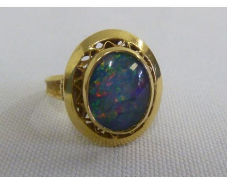 18ct yellow gold and opal ring, approx 4.8g