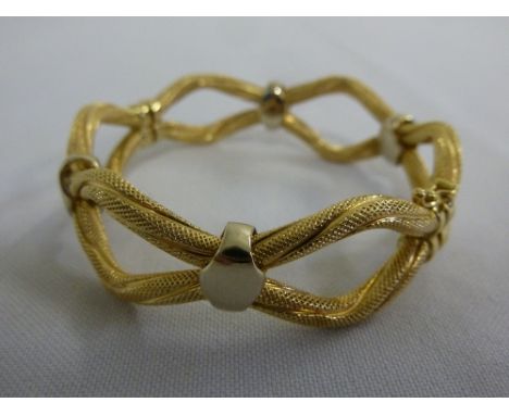 18ct gold bangle approx 18.0g