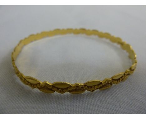 22ct gold bangle approx 11.2g