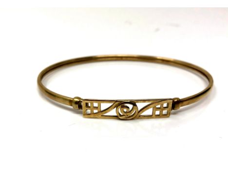 A 9ct gold bangle.  CONDITION REPORT: 4.2g