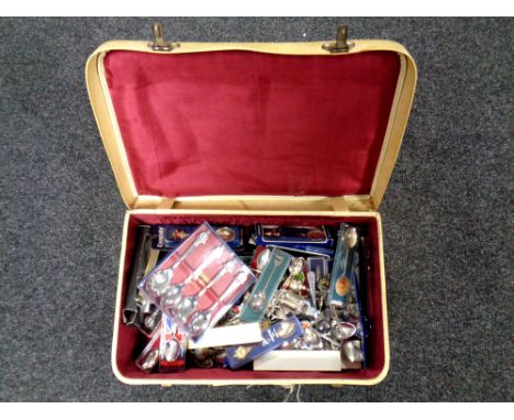 A vintage case of a large quantity of souvenir teaspoons 