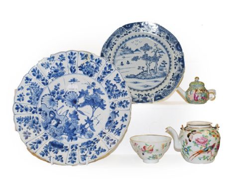 A tray of Chinese porcelain including a Kangxi blue and white dish painted with flowers under a lappet border, fan mark to th