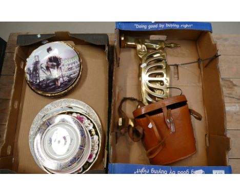 A mixed collection of items to include wegdwood ceramic plates, small brass fire fendor and a pair of vintage binoculars etc 