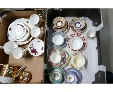 A mixed collection of ceramic items to include part Colcough tea set together with additional decorative tea ware. (2 Trays)