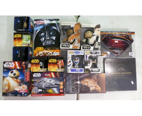 A mixed collection of collectable items to include Michael Jackson cased Dangerous CD, Superman Limited Edition 3D blu ray Ma