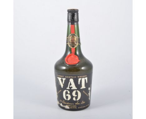 WM SANDERSON & SON, VAT 69, Blended Scotch Whisky, dumpy bottle, possibly 1960s bottling.