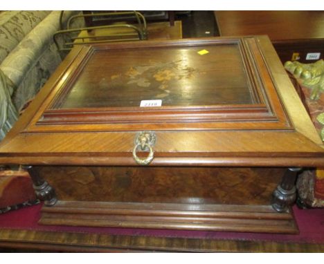 19th Century German walnut and marquetry inlaid table model symphonium, the hinged lid enclosing a twin comb crank wind movem