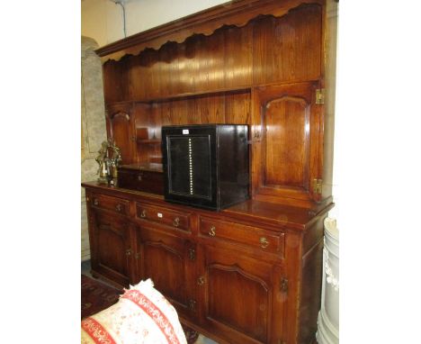 Good quality reproduction oak dresser with a boarded shelf and cupboard back above drawers and cupboard doors