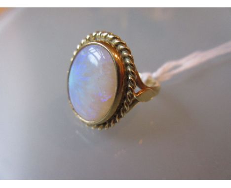 18ct Gold oval opal set ring