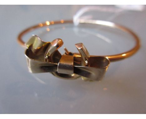 Victorian 15ct gold bangle set with a bow