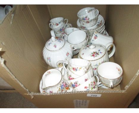 Minton / Worcester harlequin tea service decorated with floral sprigs