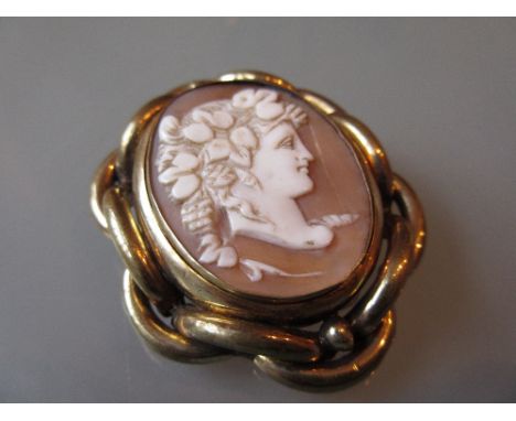 Victorian yellow metal link design brooch set with a portrait cameo