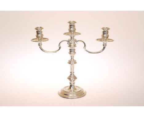 A SILVER THREE-LIGHT CANDELABRUM, Richard Comyns, London 1960, with detachable branches, weighted. 30cm